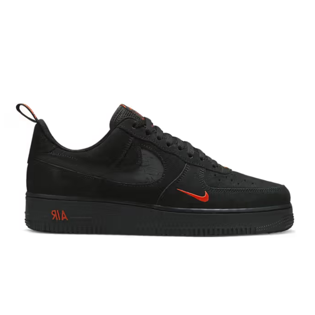 Tenis Nike Air Force 1 Low Arrives in Black Suede