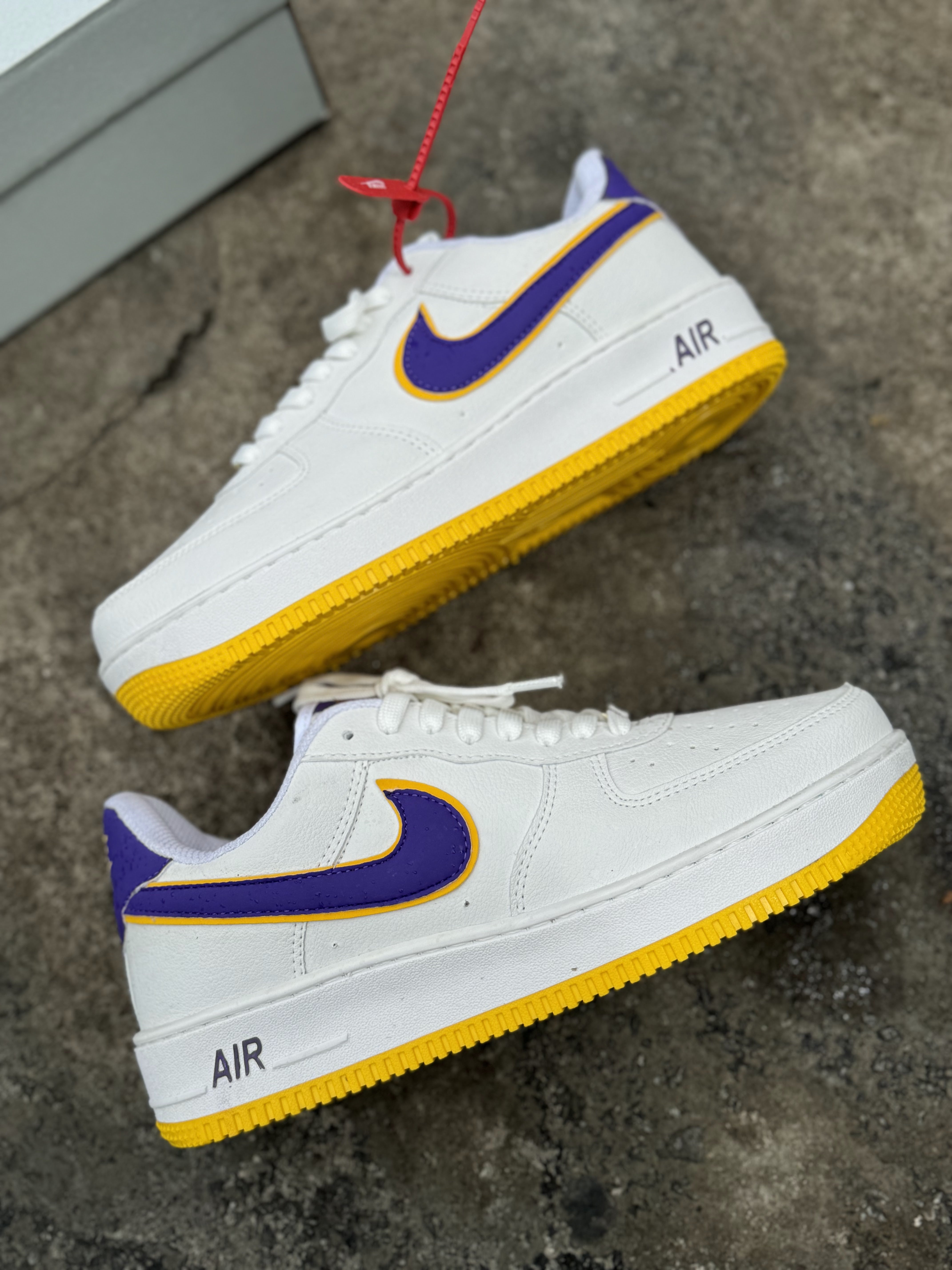 Tênis AIR force 1- Lakers