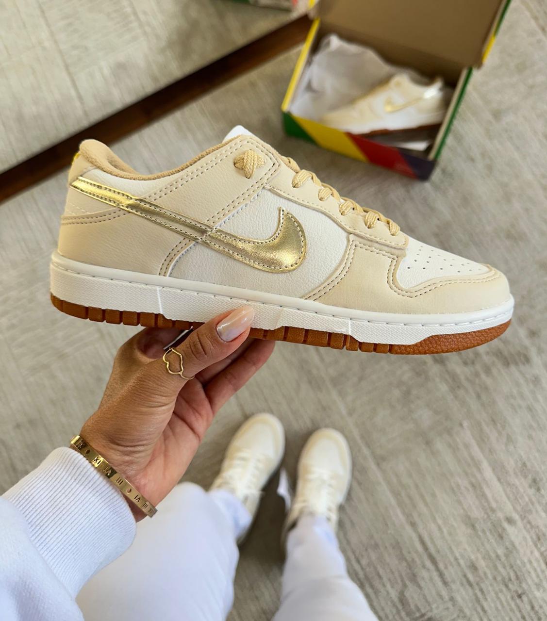 Tênis Nike DUNK Low Bege