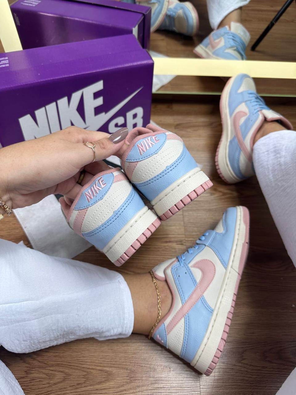 Tênis Nike DUNK Low Azul com Rosa