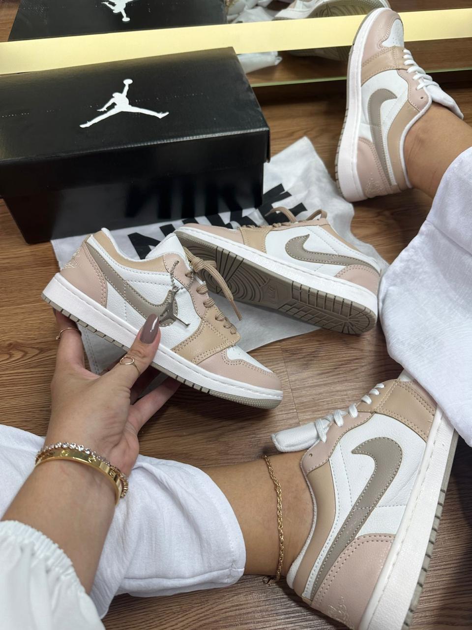 Tênis Nike JORDAN Low 1 Amêndoa