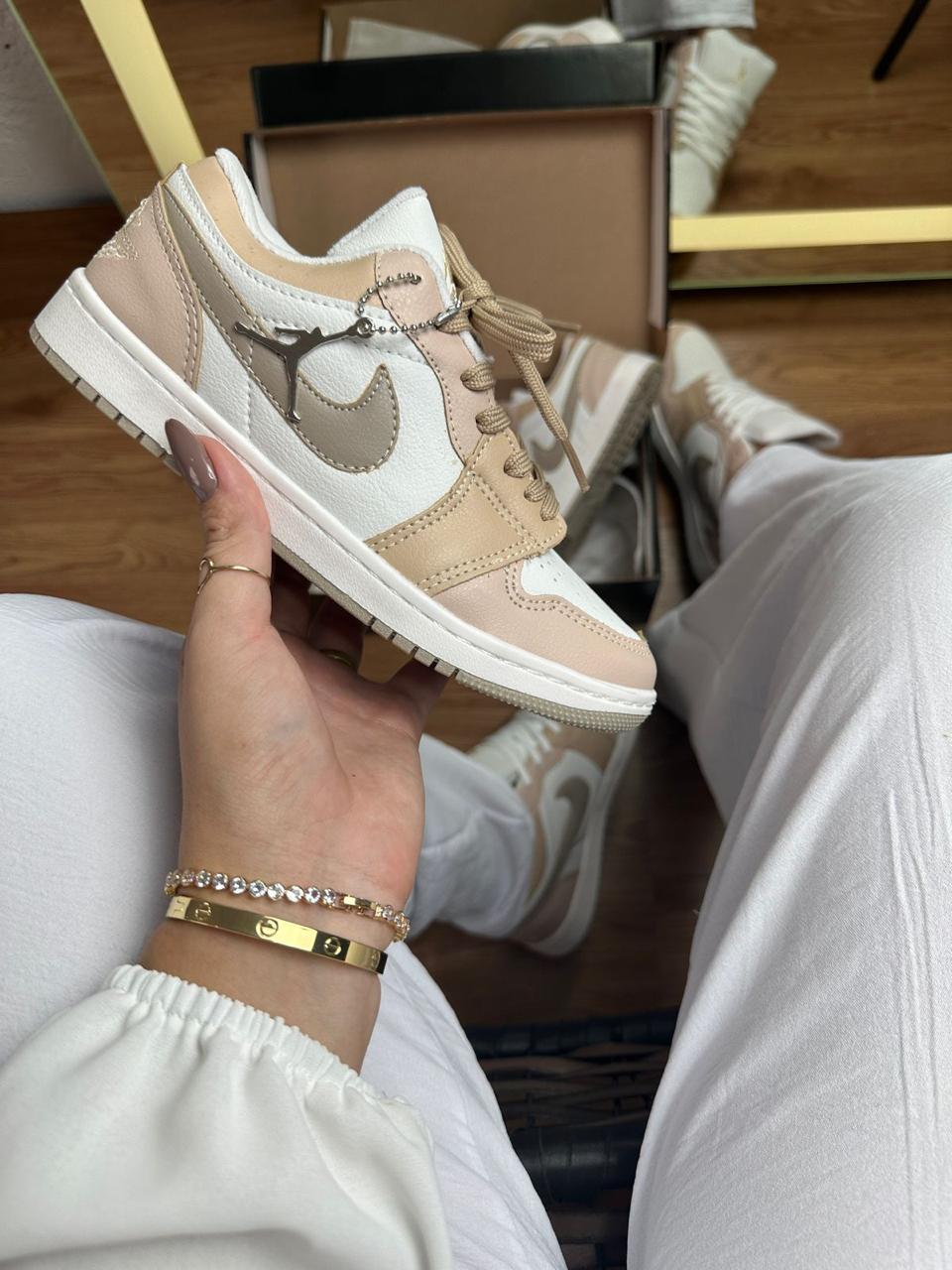 Tênis Nike JORDAN Low 1 Amêndoa