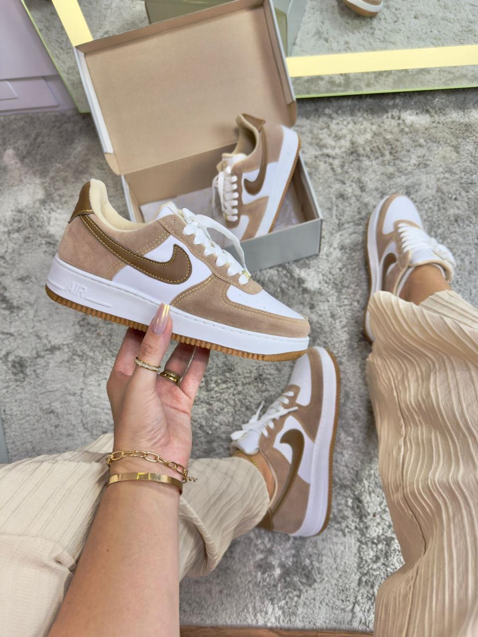 Tênis Nike Air Force 1 Low Caramelo Camurça