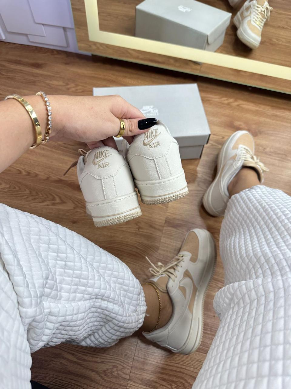 Tênis AIR Force 1 Low Nobuck