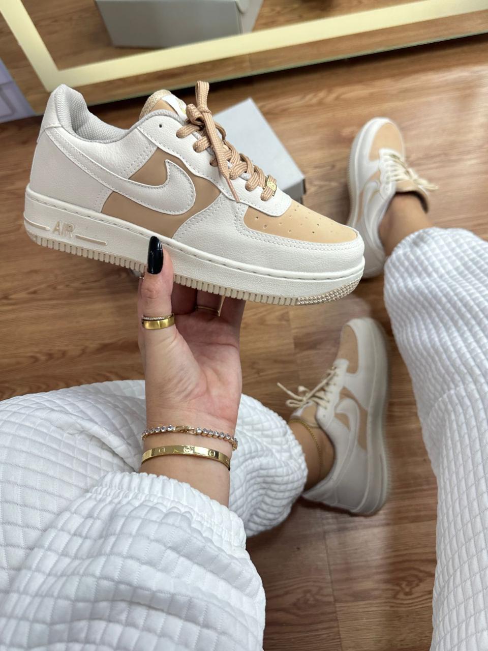 Tênis AIR Force 1 Low Nobuck